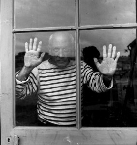 picasso_art_windowrobert-doisneau-picasso-behind-a-window-1952archives-picasso-courtesy-musc3a9e-national-picasso-paris-c2a9-atelier-robert-doisneau