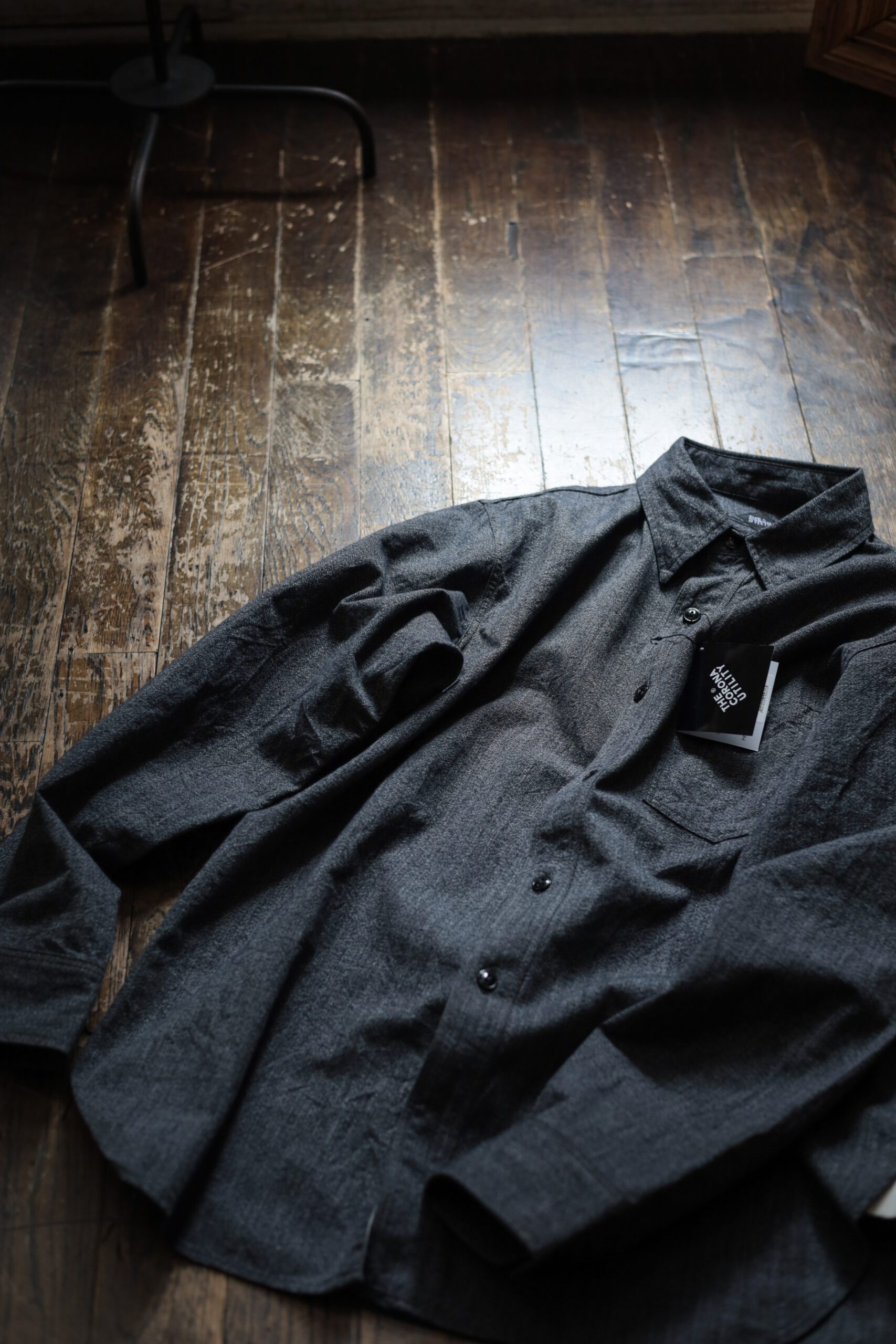 CORONA SMOCK TOP ブラック CORONA NAVY 1POCKET SHIRT “BLACK CHAMBRAY” | ARCH アーチ - Sapporo
