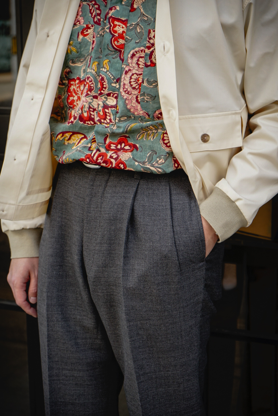 夏に履くグレーウールトラウザー。 【2P TROUSER canonico